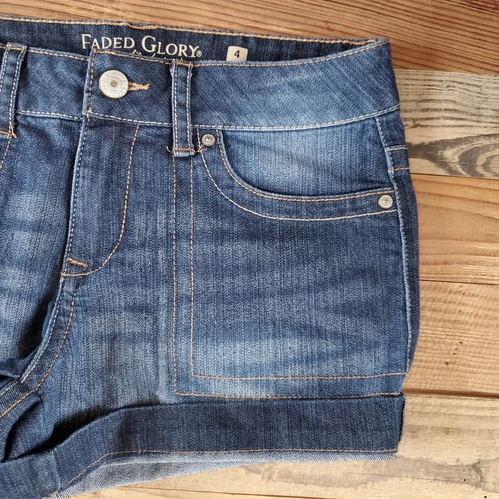 Faded Glory Womens Denim Jean Shorts Blue Medium‎ Wash Cuffed Size 4